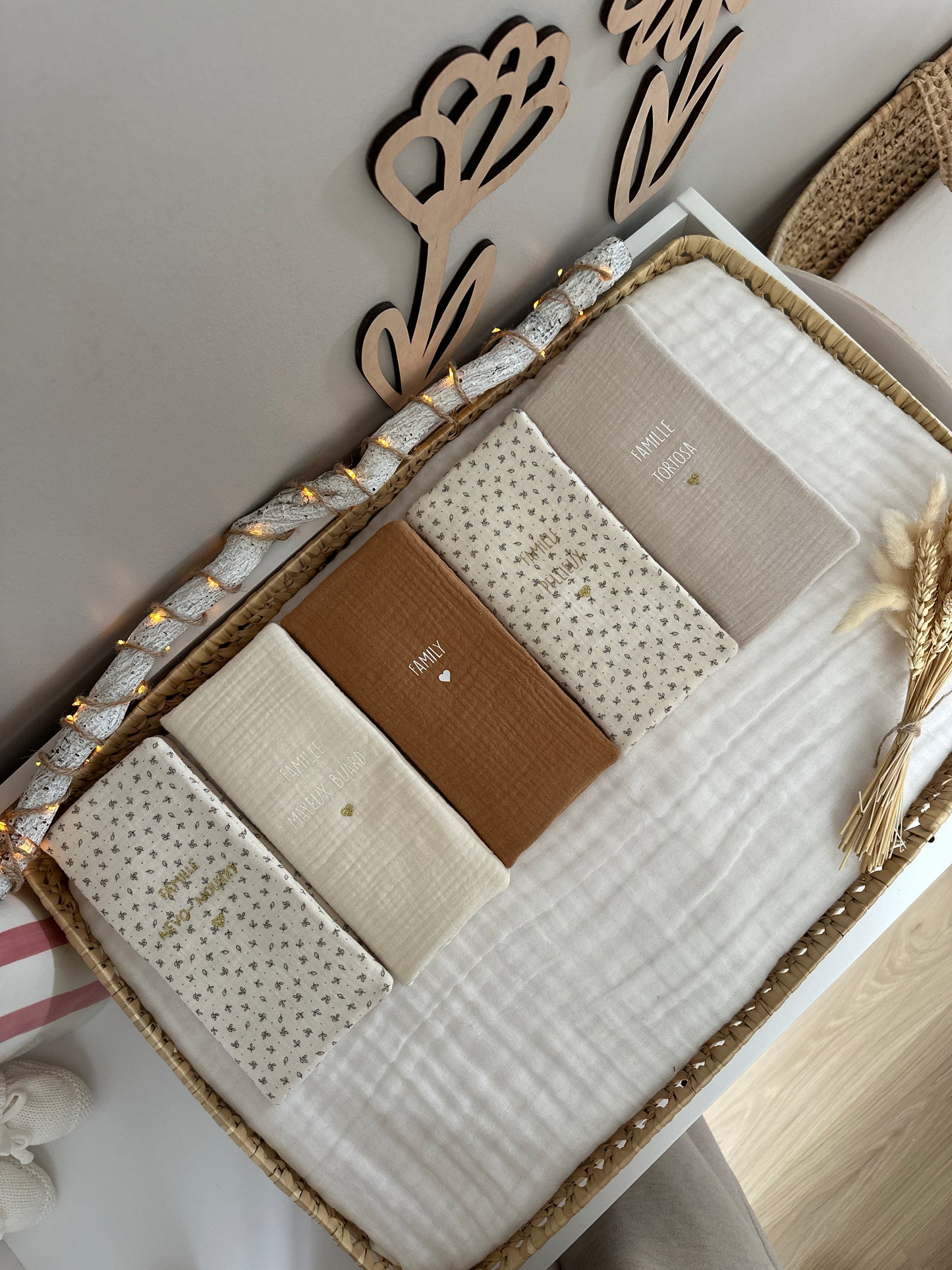 Protège livret de famille - fleurs taupe