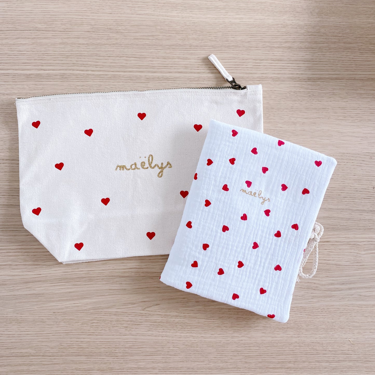 Protège carnet de santé - Petits coeurs rouges