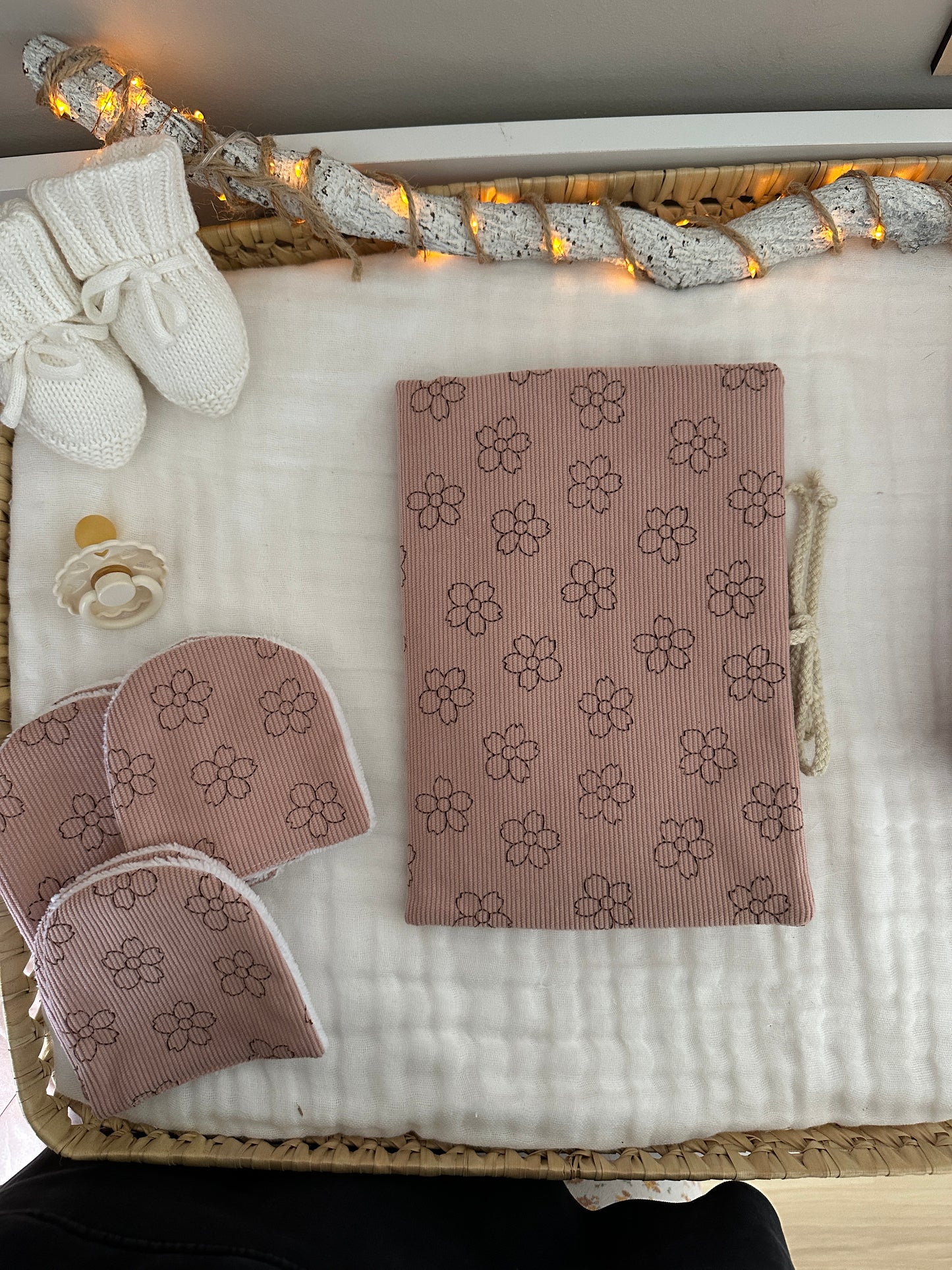 Protège carnet de santé - velours côtelé vieux rose fleurs