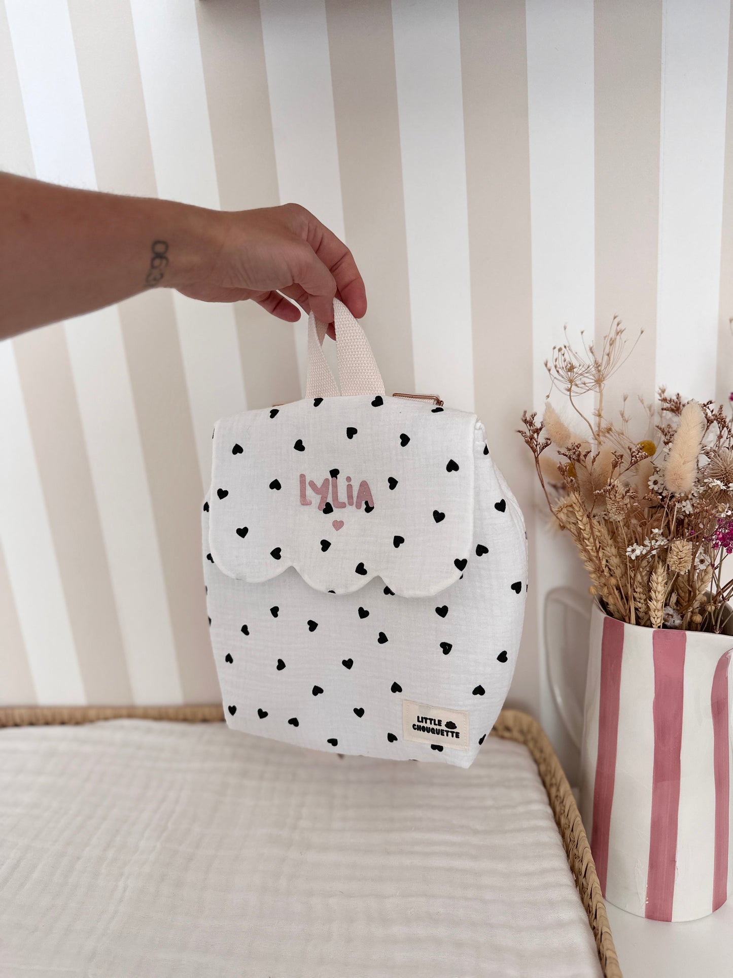 Sac à dos bébé personnalisable - Coeurs noirs