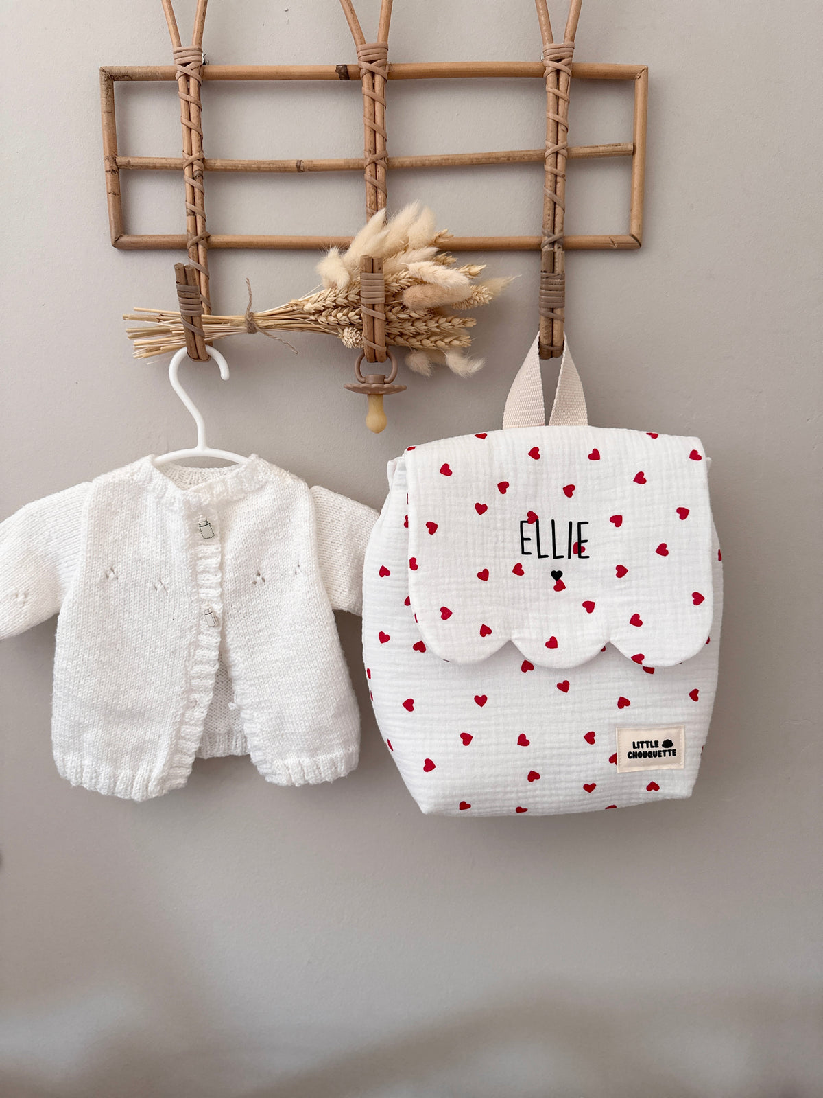 Sac à dos bébé personnalisable - Coeurs noirs