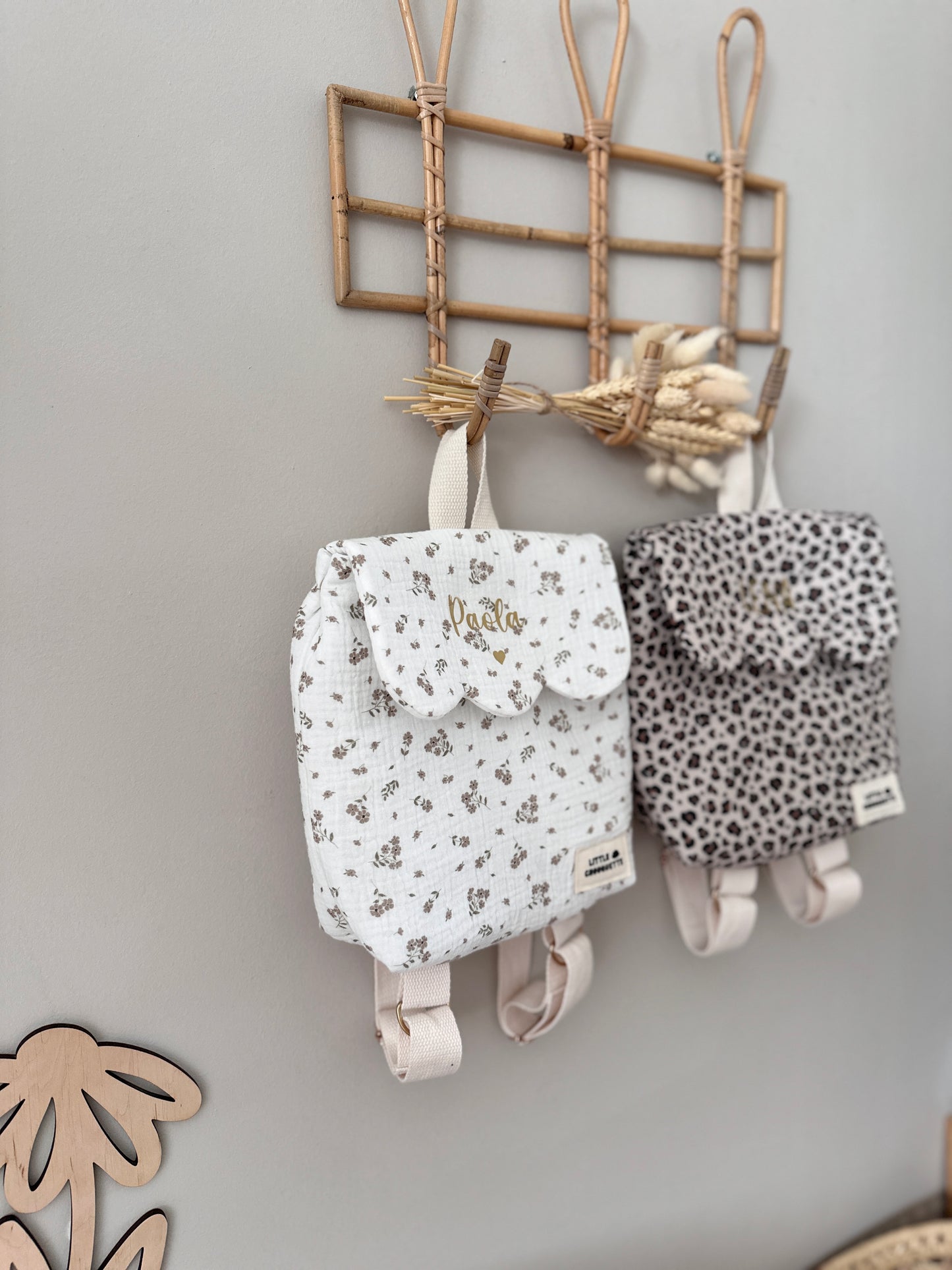 Sac à dos bébé personnalisable - Fleurs taupe