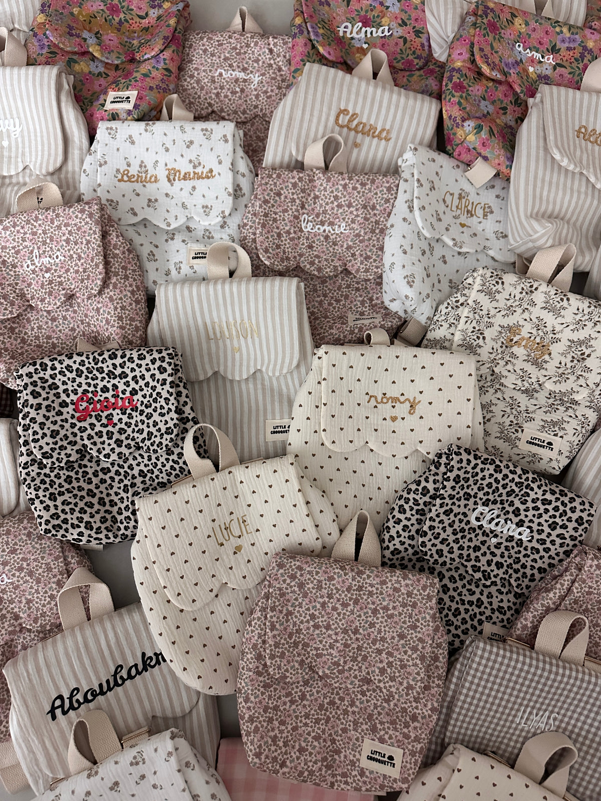 Sac à dos bébé personnalisable - Coeurs noirs