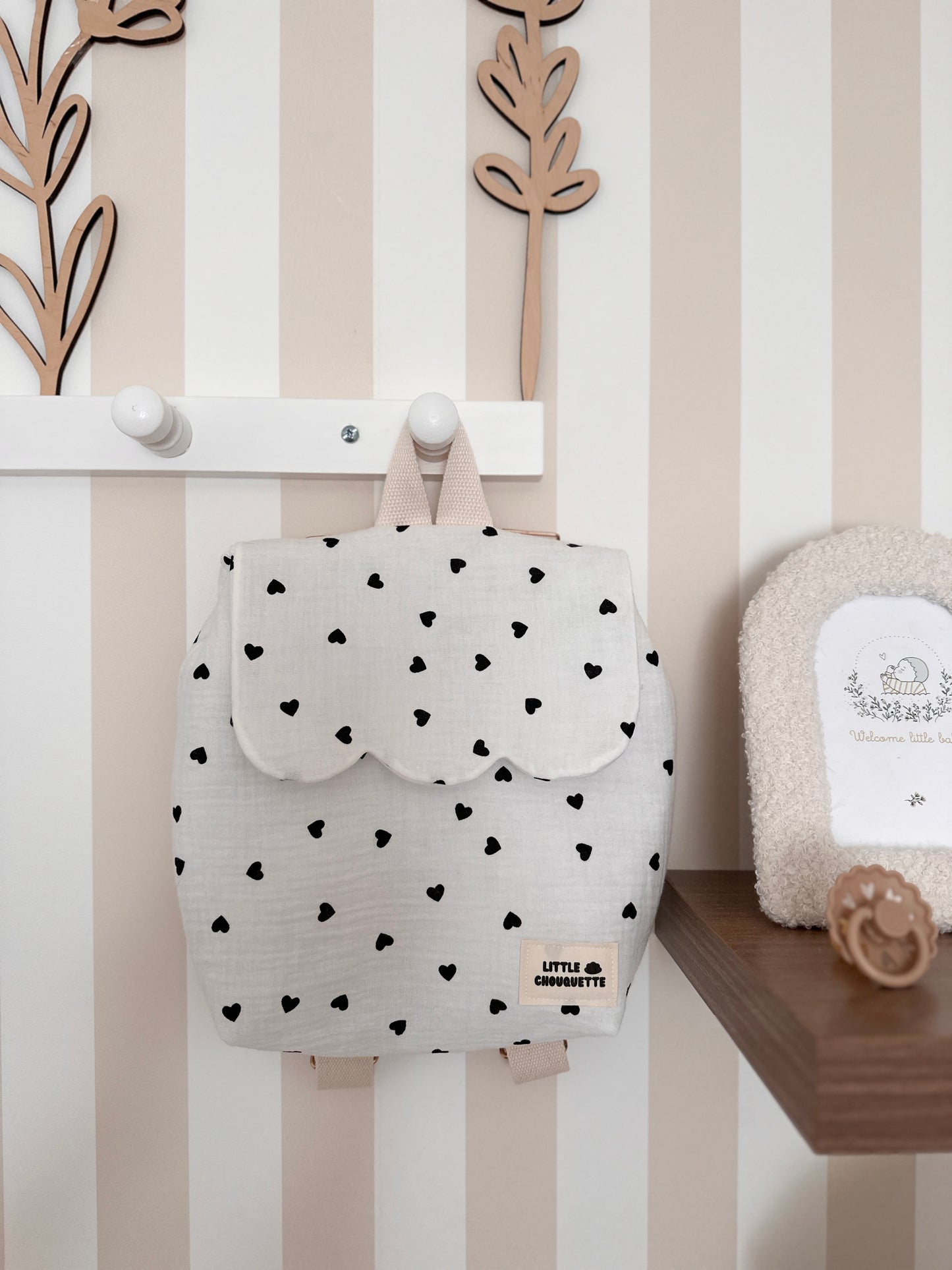 Sac à dos bébé personnalisable - Coeurs noirs