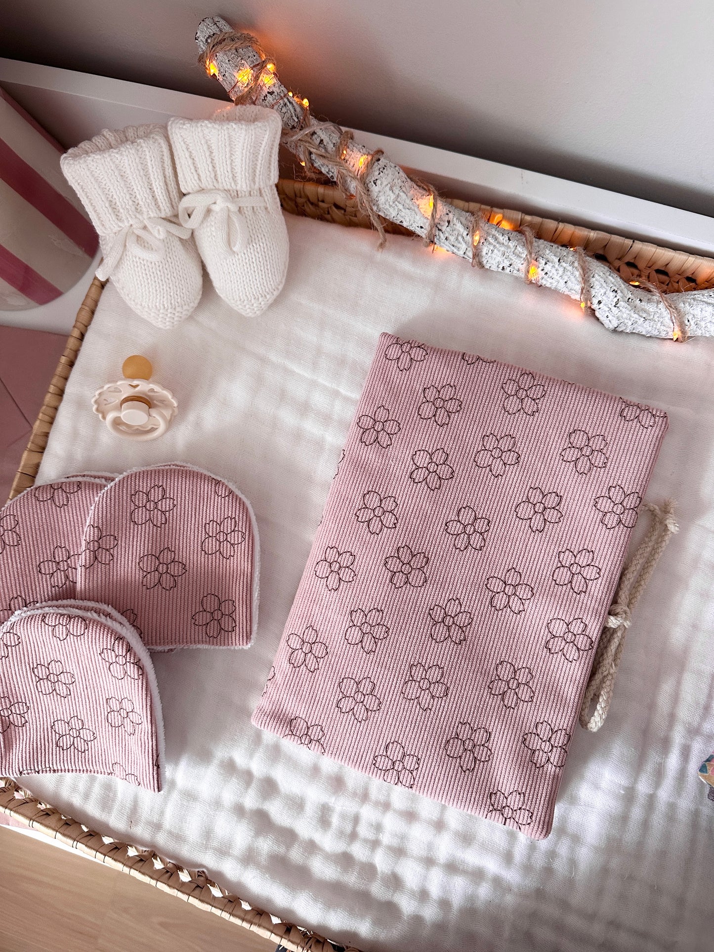 Protège carnet de santé - velours côtelé vieux rose fleurs