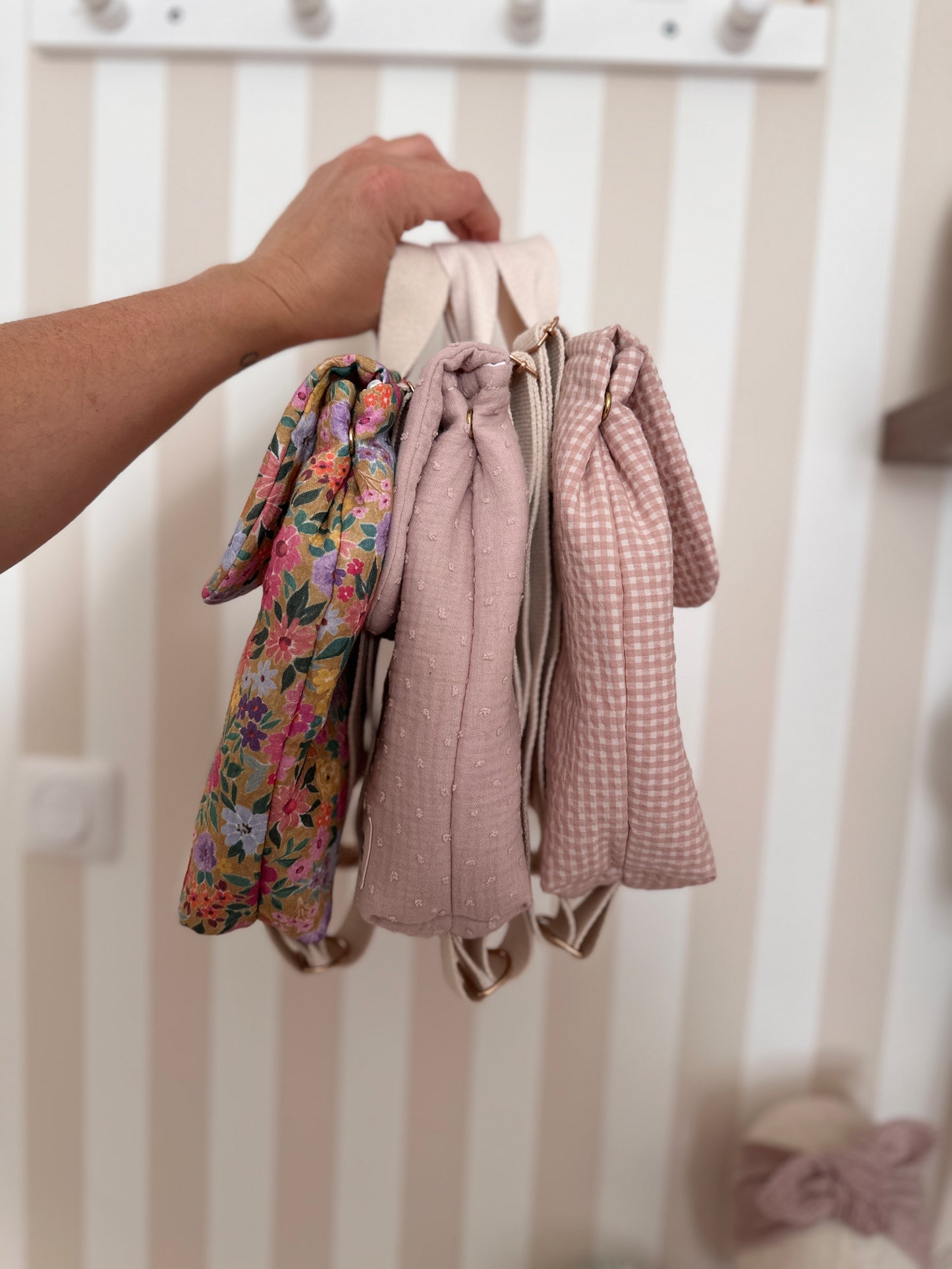 Sac à dos bébé personnalisable - Plumetis vieux rose