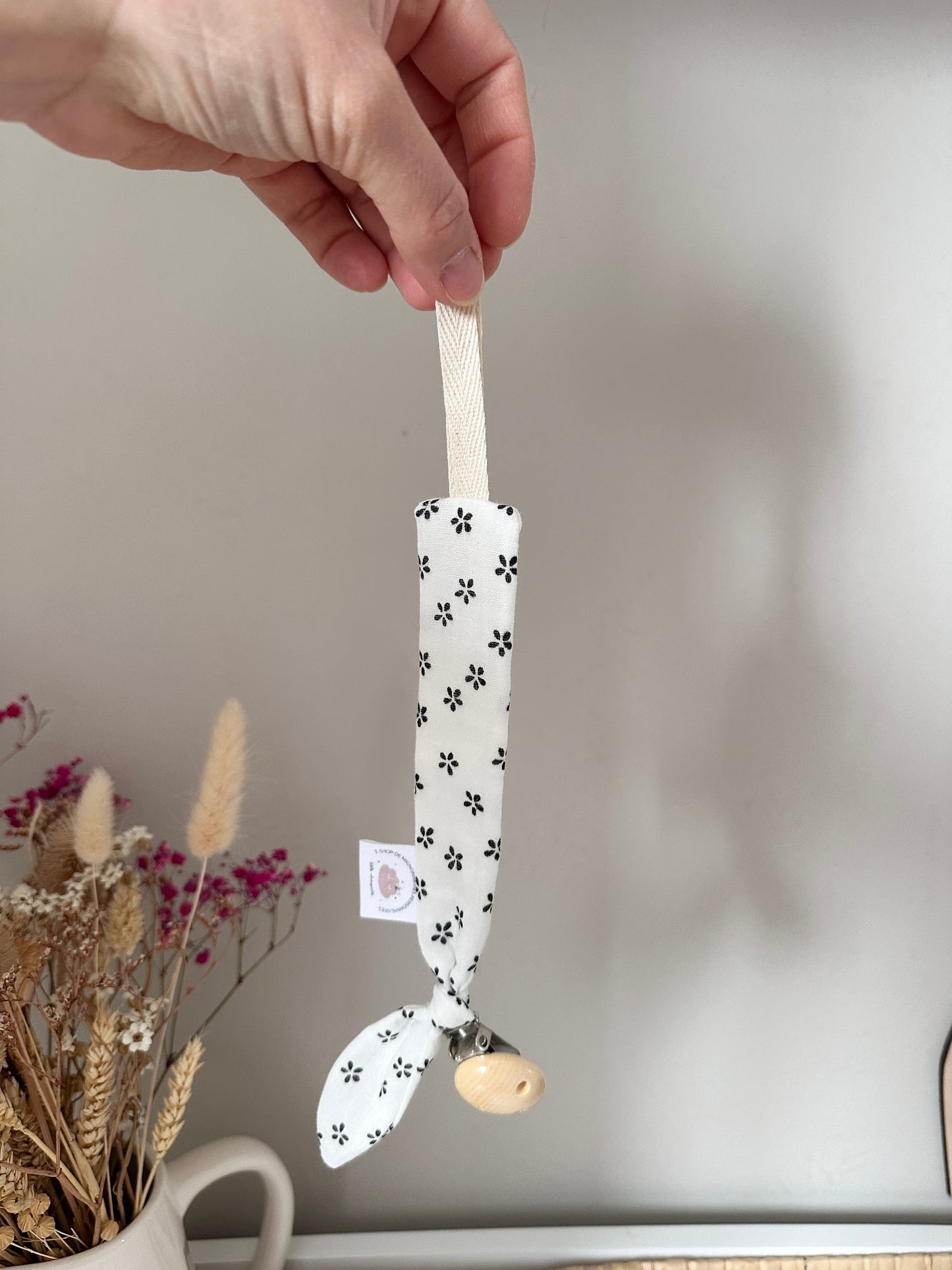 Attache tétine personnalisé - fleurs noires