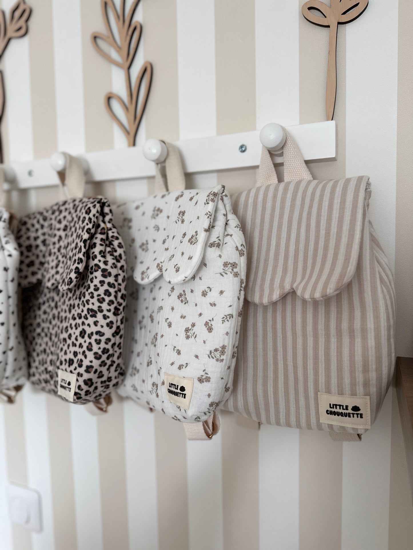 Sac à dos bébé personnalisable - Fleurs taupe