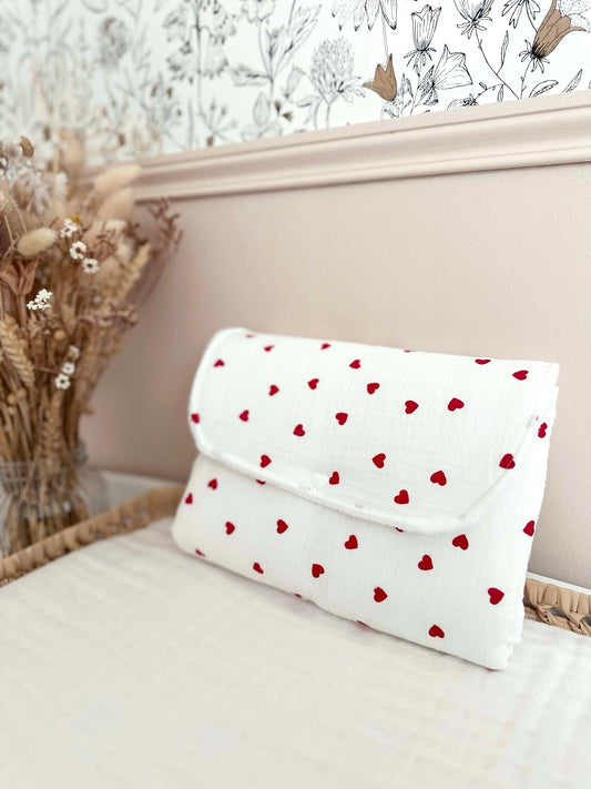Matelas à langer - Coeurs rouges
