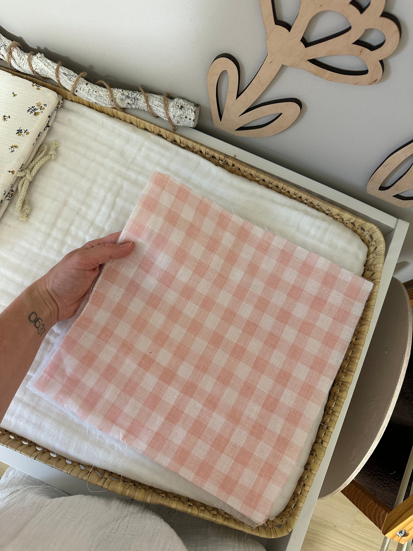 Sac à dos bébé personnalisable - vichy rose/velours (fiona)