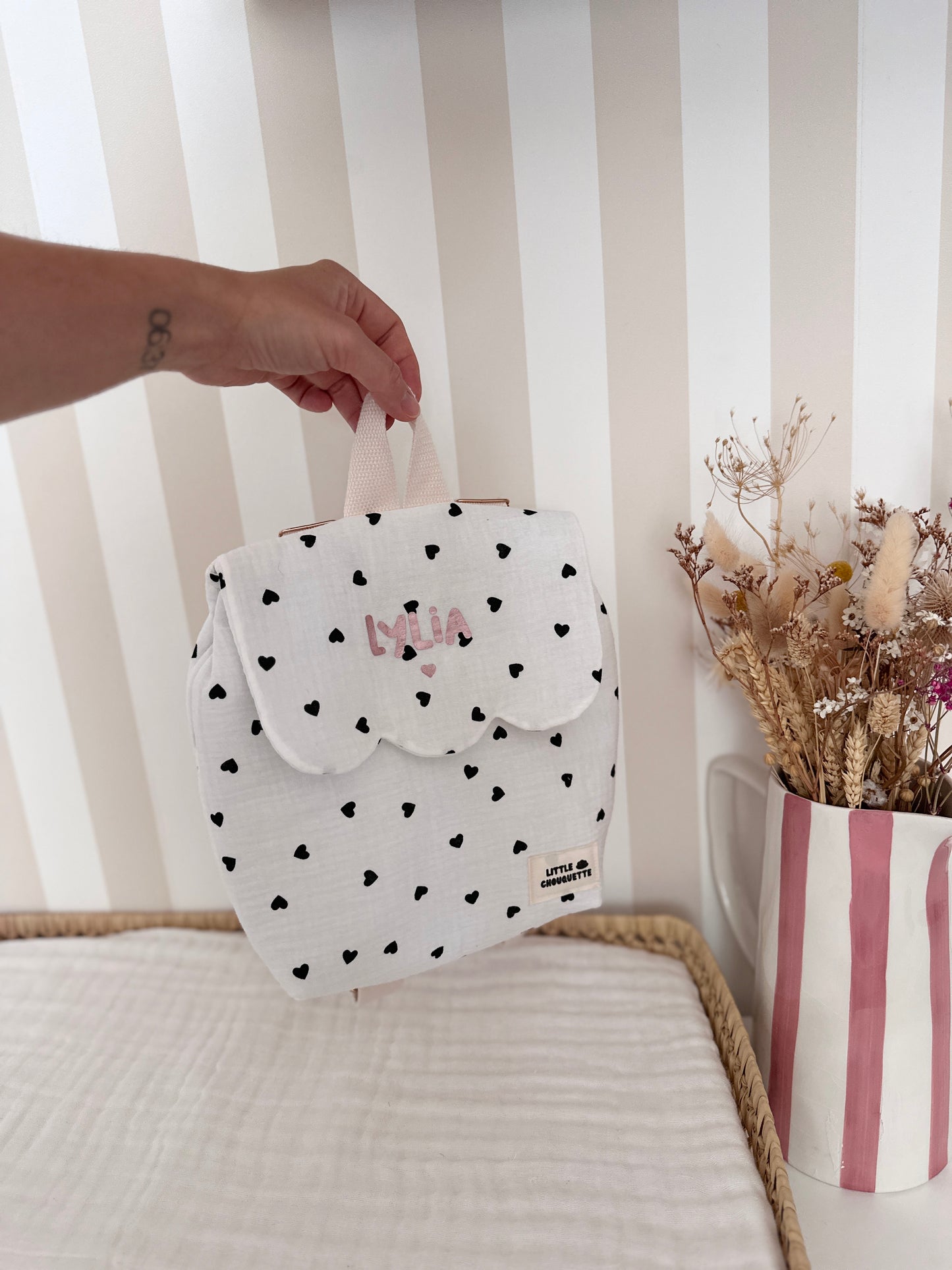 Sac à dos bébé personnalisable - Coeurs noirs