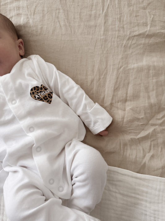 Pyjama bébé personnalisé - Coeur léopard