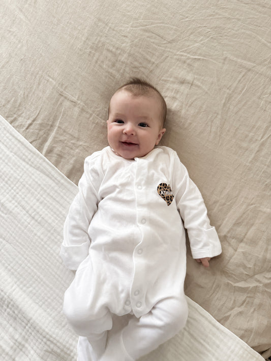 Pyjama bébé personnalisé - Coeur léopard