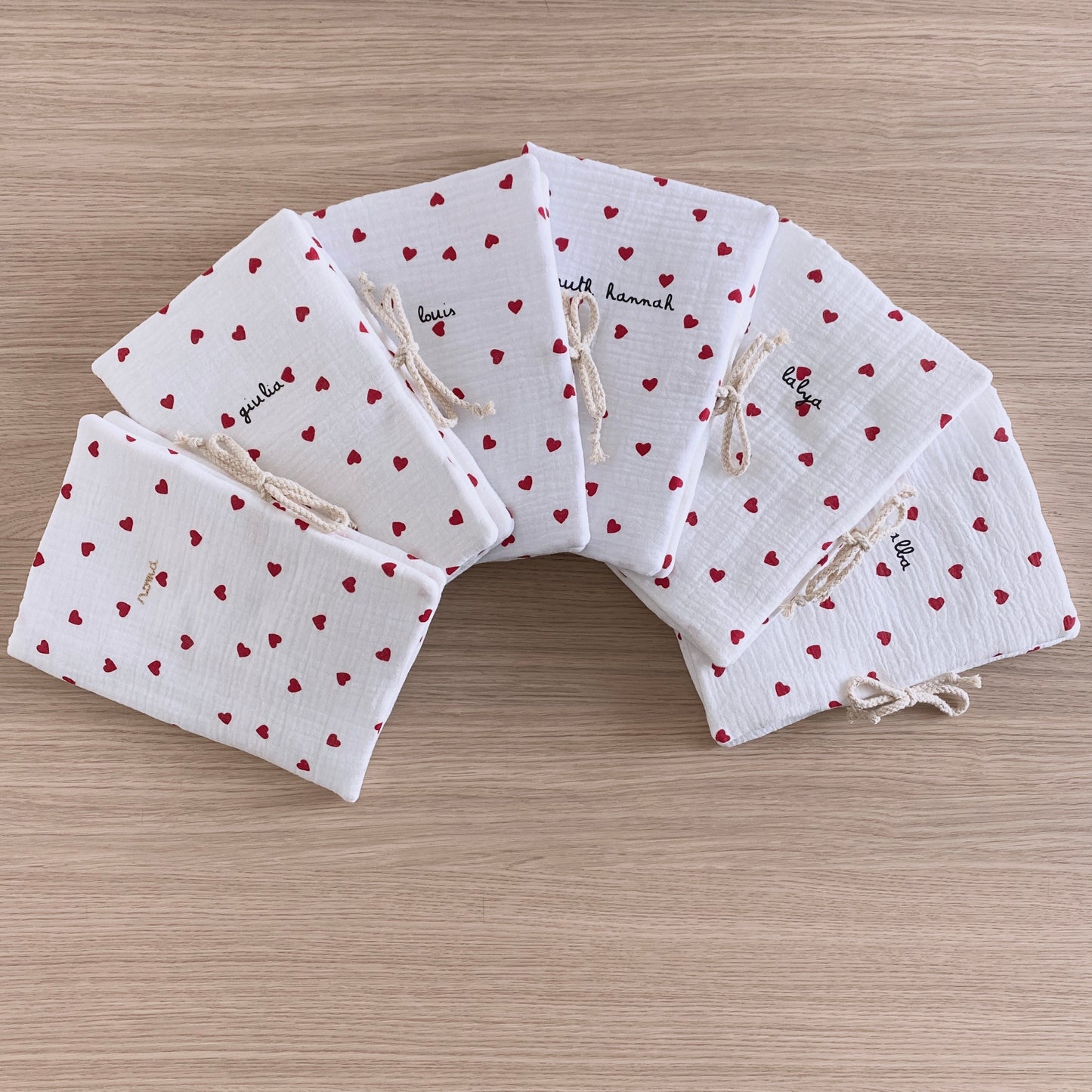 Protège carnet de santé - Petits coeurs rouges